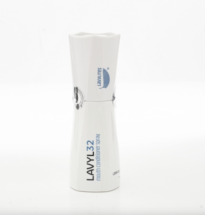 Lavyl 32 50 ml. LAVYcosmetics, 1291 Kč
Produkt je určen (nejen) pro ústní dutinu. Jedná se o technologicky pokročilý kondicionér ve spreji, který má podobné složení jako jeho příbuzný výrobek Lavyl Auricum Sensitive, ale neběhá jako Lavyl Auricum po celém těle, ale zůstane tam, kam jej nastříkáte a tím je lokálně ještě účinnější. Díky přírodnímu složení je vhodný i pro těhotné ženy, děti každého věku a dokonce i pro vaše zvířata.
Lavyl 32 50 ml. LAVYcosmetics, 1291 Kč
Produkt je určen (nejen) pro ústní dutinu. Jedná se o technologicky pokročilý kondicionér ve spreji, který má podobné složení jako jeho příbuzný výrobek Lavyl Auricum Sensitive, ale neběhá jako Lavyl Auricum po celém těle, ale zůstane tam, kam jej nastříkáte a tím je lokálně ještě účinnější. Díky přírodnímu složení je vhodný i pro těhotné ženy, děti každého věku a dokonce i pro vaše zvířata.