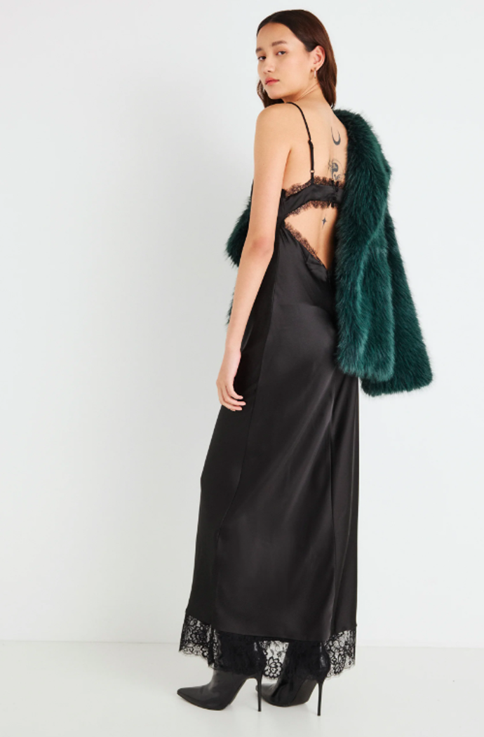 Slip dress, Gina Tricot, 1680 Kč
Slip dress, Gina Tricot, 1680 Kč