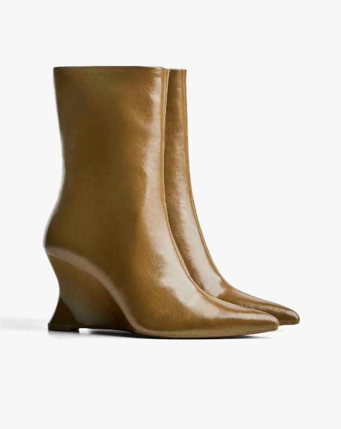 Boty na klínu, Bershka, 1299 Kč

