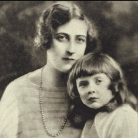 Agatha Christie se svou dcerou Rosalind.

