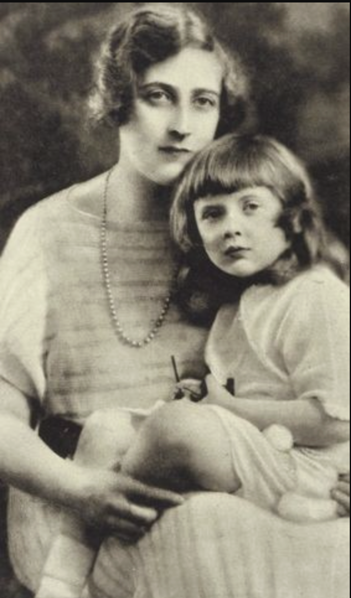 Agatha Christie se svou dcerou Rosalind.
