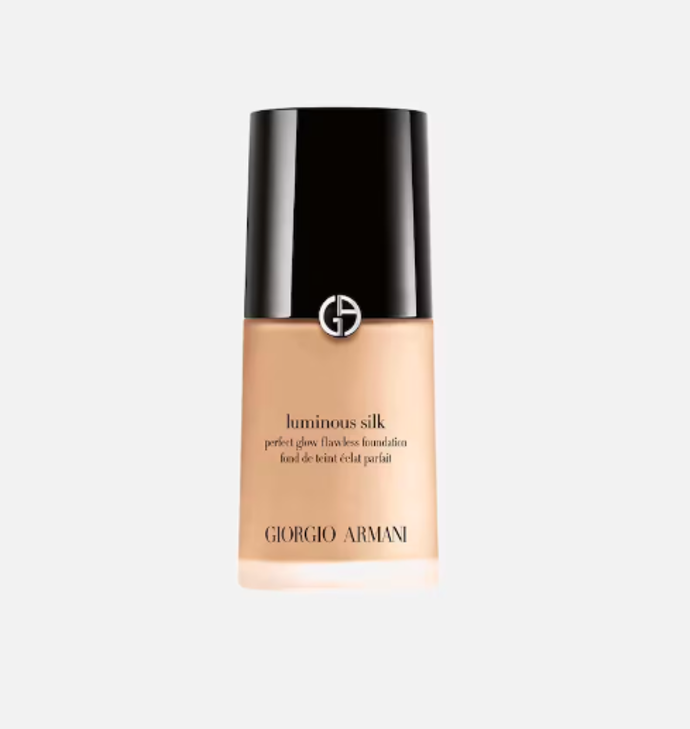 Lehký tekutý make-up s hedvábnou texturou Luminous Silk, Giorgio Armani, 1 407 Kč, prodává Douglas
