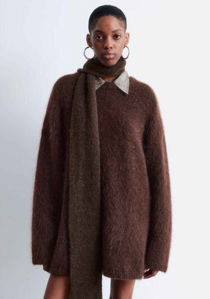 Oversized svetr, H&M, 2790 Kč
