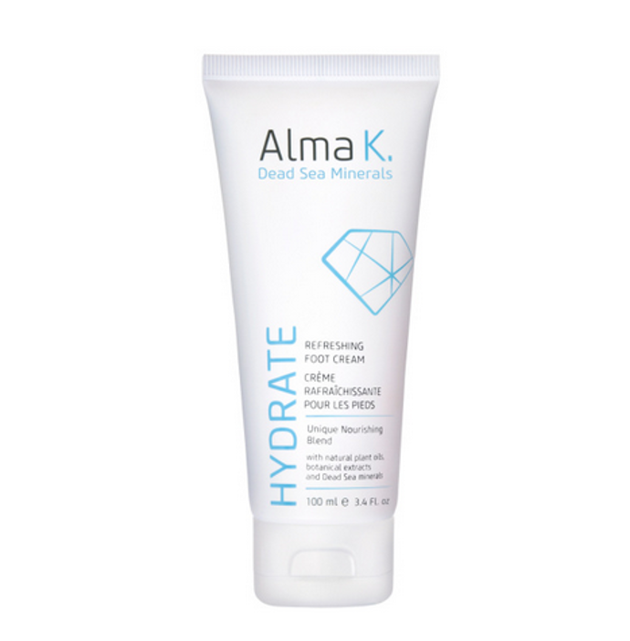 Lehký, bohatý a osvěžující krém na nohy Alma K. Refreshing Foot Cream, který se rychle vstřebává. Dokonalé složení přírodních směsí pomáhá hydratovat, zklidňovat a obnovovat život unaveným nohou. 360 Kč
