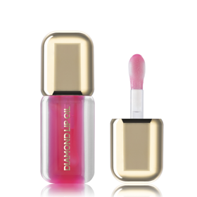 Diamond Lip Oil potěší každou ženu, která o sebe ráda pečuje. Představuje spojení intenzivní péče a luxusního lesku v jednom. Díky přírodním olejům – avokádovému a jojobovému a makadamiovému. Jemnou pokožku rtů hluboce hydratuje, vyživuje a regeneruje. Inovativní aktivní látka Maxi Lip™ podporuje tvorbu kolagenu, čímž rty opticky vyplňuje a zvětšuje jejich objem. Hedvábná textura se snadno nanáší, nezanechává lepivý pocit a dodává rtům ultra oslnivý lesk se svěží ovocnou vůní. Cena: 249 Kč
