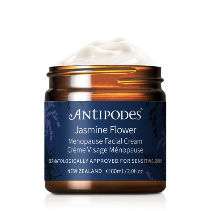  

 

 

Jasmine Flower Menopause Facial Cream, Antipodes, 1269 Kč

Tento luxusní denní krém byl speciálně vyvinut pro pleť žen od perimenopauzy. Díky vybraným složkám, jako jsou heřmánkové peptidy, bio výtažky z ovsa, manuka med a fermentované květy jasmínu, je ideální pro všechny typy pleti, zejména však zarudlou, citlivou, zralou pleť se známkami ztráty vlhkosti nebo hormonálních nedokonalostí. Lehká hedvábná textura je obzvláště příjemná a nabízí chladivé vlastnosti a zároveň vyhlazuje vzhled pokožky a stimuluje syntézu kolagenu. Složení je zakončeno čistě přírodní vůní jasmínu.
