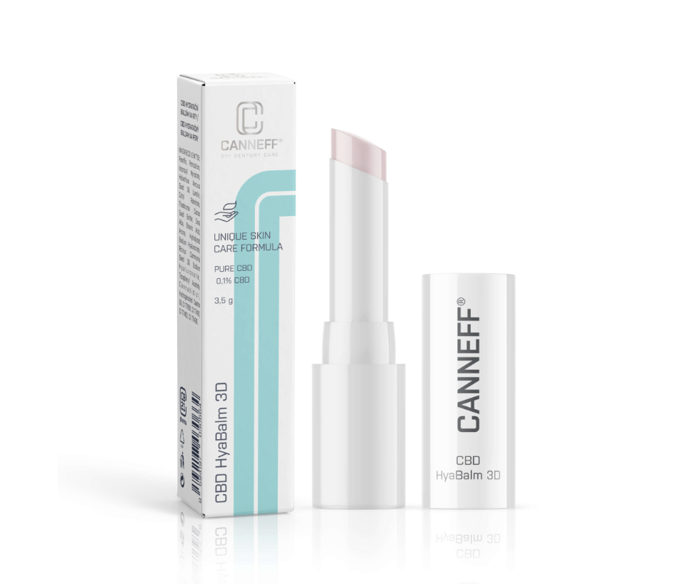 CANNEFF® CBD Hyabalm 3D, hydratační balzám na rty, 173 Kč

Zvláčňující balzám na rty s obsahem CBD a třemi druhy kyseliny hyaluronové instantně zvláčňuje a hydratuje pokožku rtů až na 10 hodin, zároveň vyhlazuje jemné linky. Účinek pocítíte již po prvním použití. Kakaové máslo, lanolin a kombinace slunečnicového a ricinového oleje tvoří ochrannou bariéru. Balzám aplikujte dle potřeby několikrát denně . Balzám je vhodný jako podklad pod rtěnku.
