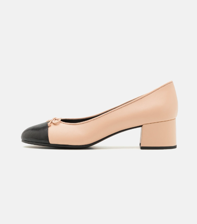 Dvoubarevné lodičky, TORY BURCH, 8480 Kč
Dvoubarevné lodičky, TORY BURCH, 8480 Kč