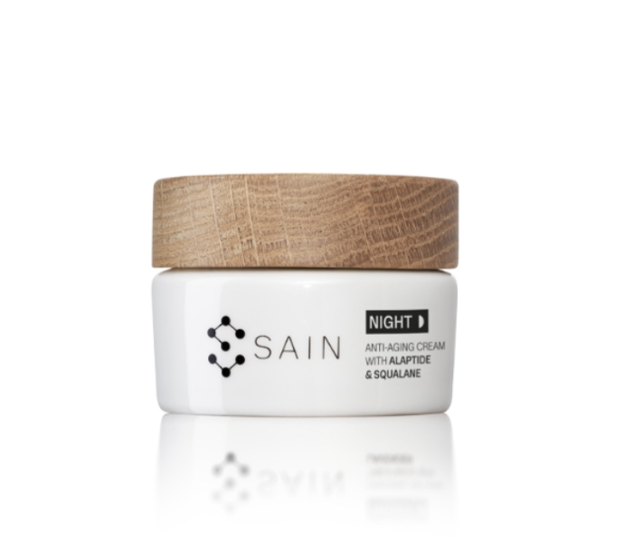 SAIN® Omlazující noční krém s alaptidem & skvalanem (60ml), 1990 Kč
Prémiový noční regenerační krém s alaptidem pro všechny typy pleti. Unikátní jemně vosková textura krému okamžitě promění pleť na sametově hebkou. Krém s jemnou parfemací díky výjimečným aktivním látkám zajistí pokožce během noci účinnou regeneraci, hydrataci a díky mikroliftingovému anti-stress efektu budete po ránu působit dokonale odpočinutě.
SAIN® Omlazující noční krém s alaptidem & skvalanem (60ml), 1990 Kč
Prémiový noční regenerační krém s alaptidem pro všechny typy pleti. Unikátní jemně vosková textura krému okamžitě promění pleť na sametově hebkou. Krém s jemnou parfemací díky výjimečným aktivním látkám zajistí pokožce během noci účinnou regeneraci, hydrataci a díky mikroliftingovému anti-stress efektu budete po ránu působit dokonale odpočinutě.