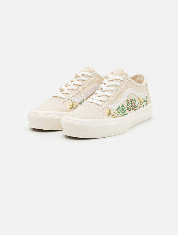 Tenisky, Vans, 2450 Kč
Tenisky, Vans, 2450 Kč