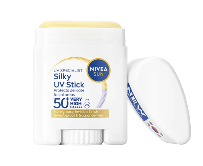 Sun Pleťový krém v tyčince SPF 50+ aktivně bojuje proti předčasnému stárnutí pleti způsobenému slunečním zářením. 310 Kč
Sun Pleťový krém v tyčince SPF 50+ aktivně bojuje proti předčasnému stárnutí pleti způsobenému slunečním zářením. 310 Kč