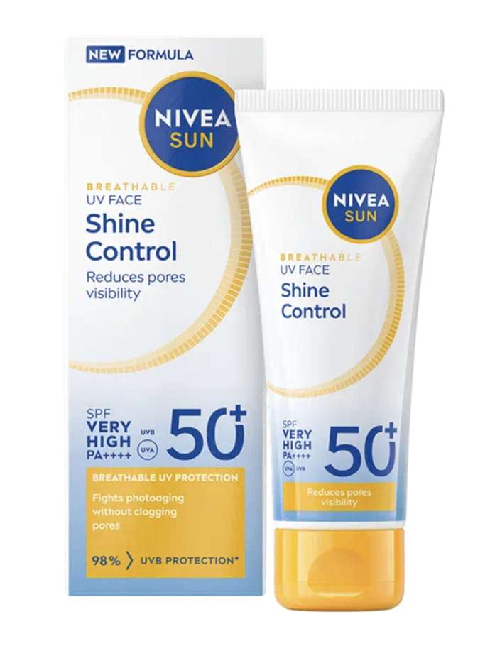NIVEA Sun Pleťový krém Shine Control SPF 50+, má lehké, nemastné složení a okamžitě chrání pleť před krátkodobým i dlouhodobým poškozením UVA a UVB zářením, před škodlivým efektem modrého světla (HEVL) a volnými radikály. 296 Kč
NIVEA Sun Pleťový krém Shine Control SPF 50+, má lehké, nemastné složení a okamžitě chrání pleť před krátkodobým i dlouhodobým poškozením UVA a UVB zářením, před škodlivým efektem modrého světla (HEVL) a volnými radikály. 296 Kč