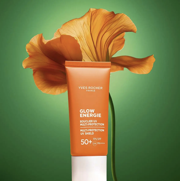 V srdci tohoto SPF 50+ produktu se lichořeřišnice spojuje s komplexem slunečních filtrů pro účinnou ochranu proti UV záření, které způsobuje zašedlý vzhled pleti a předčasné známky stárnutí. 1090 Kč
V srdci tohoto SPF 50+ produktu se lichořeřišnice spojuje s komplexem slunečních filtrů pro účinnou ochranu proti UV záření, které způsobuje zašedlý vzhled pleti a předčasné známky stárnutí. 1090 Kč