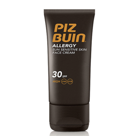 Piz Buin Allergy Face Care SPF 30 je opalovací přípravek na obličej, který napomáhá předcházet sluneční alergii. S exkluzivní technologií HELIOPLEX a fotostabilními filtry chrání citlivou pokožku před škodlivým UVA a UVB zářením a minimalizuje případnou alergickou reakci. Obsahuje zklidňující složku CALMANELLE, která redukuje podráždění způsobené slunečním zářením. 580 Kč
