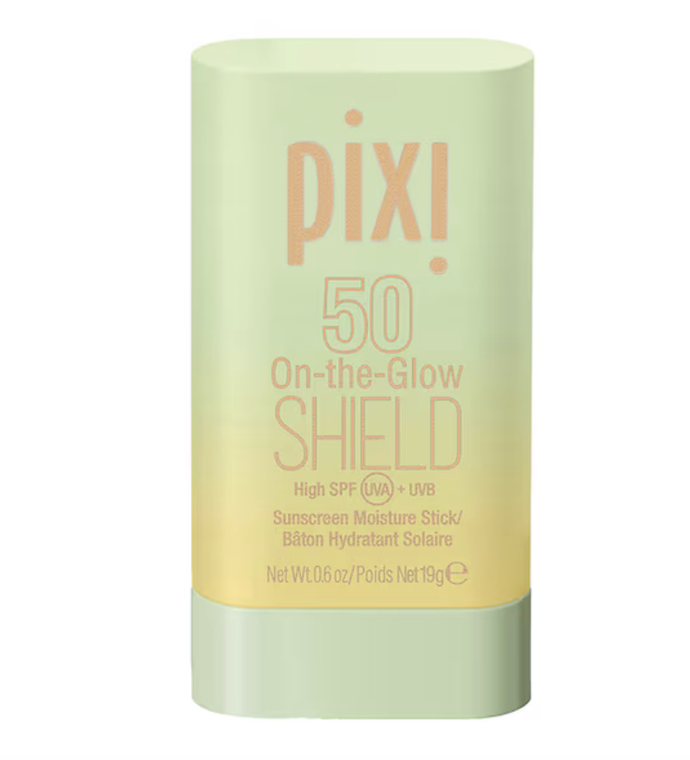 Opalovací krém On-the-Glow SHIELD SPF 50 s širokým spektrem nabízí vysokou úroveň ochrany před širokým spektrem slunečního záření. 650 Kč
Opalovací krém On-the-Glow SHIELD SPF 50 s širokým spektrem nabízí vysokou úroveň ochrany před širokým spektrem slunečního záření. 650 Kč