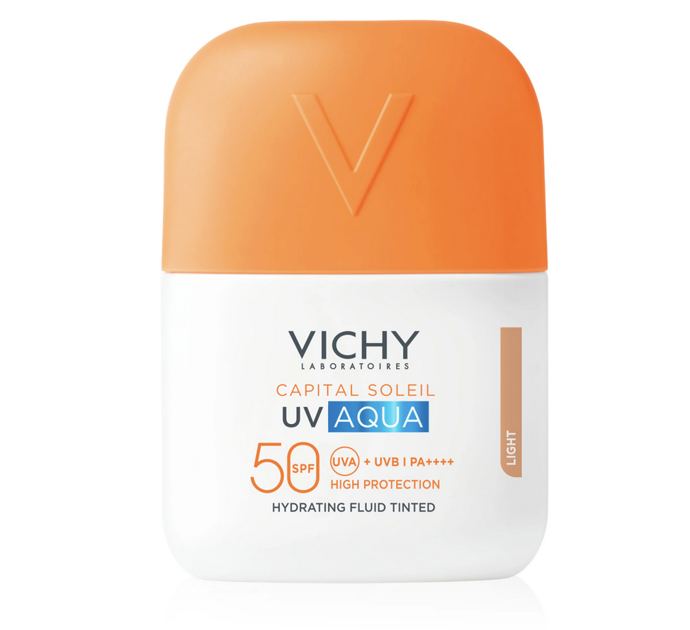 Vichy Capital Soleil UV Aqua Fluid SPF 50 v sobě spojuje vysoký stupeň UV ochrany s prodyšnou texturou, která pleť hydratuje po dobu 24 hodin, a přitom zůstává zcela neviditelná. Fluid je voděodolný a můžete ho nanášet i kolem očí. 580 Kč
Vichy Capital Soleil UV Aqua Fluid SPF 50 v sobě spojuje vysoký stupeň UV ochrany s prodyšnou texturou, která pleť hydratuje po dobu 24 hodin, a přitom zůstává zcela neviditelná. Fluid je voděodolný a můžete ho nanášet i kolem očí. 580 Kč