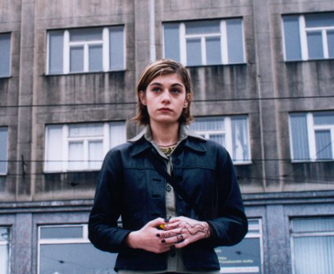 Labina Mitevska v roli Vesny ve filmu Samotáři
Labina Mitevska v roli Vesny ve filmu Samotáři