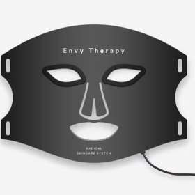 LED maska Envy Therapy, 4 485 Kč, prodává Douglas 
