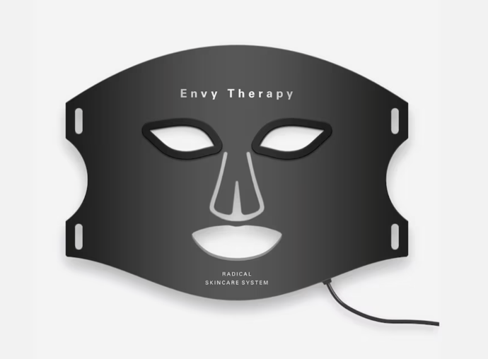 LED maska Envy Therapy, 4 485 Kč, prodává Douglas
LED maska Envy Therapy, 4 485 Kč, prodává Douglas