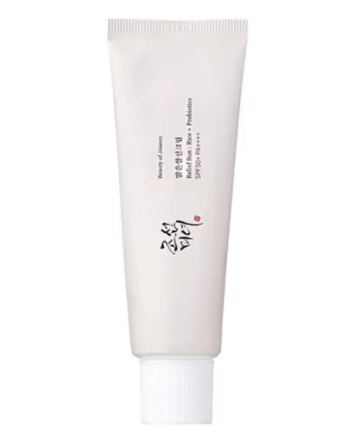 Beauty of Joseon Relief Sun: Rice + Probiotics SPF50+ lehký a krémový bio opalovací krém obsahuje 30 % výtažku z rýže a výtažky z fermentovaných zrn a dodává pleti hydrataci a živiny. 440 Kč
