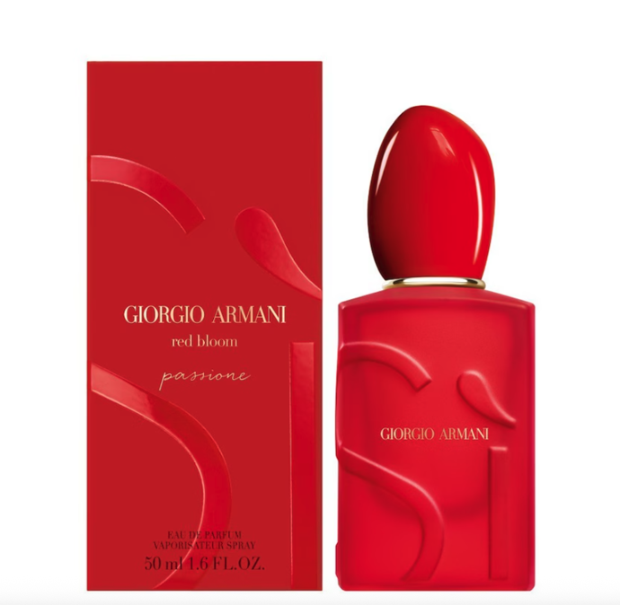 Parfémovaná voda Giorgio Armani Sì Passione Red Bloom, 3 600 Kč (50 ml), prodává Douglas

