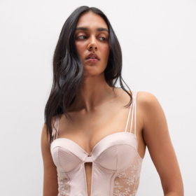 Body, Intimissimi, 1449 Kč
Tento kousek pořídíte během Dnů Marianne 2026 se slevou 20 %.
Body, Intimissimi, 1449 Kč
Tento kousek pořídíte během Dnů Marianne 2026 se slevou 20 %.