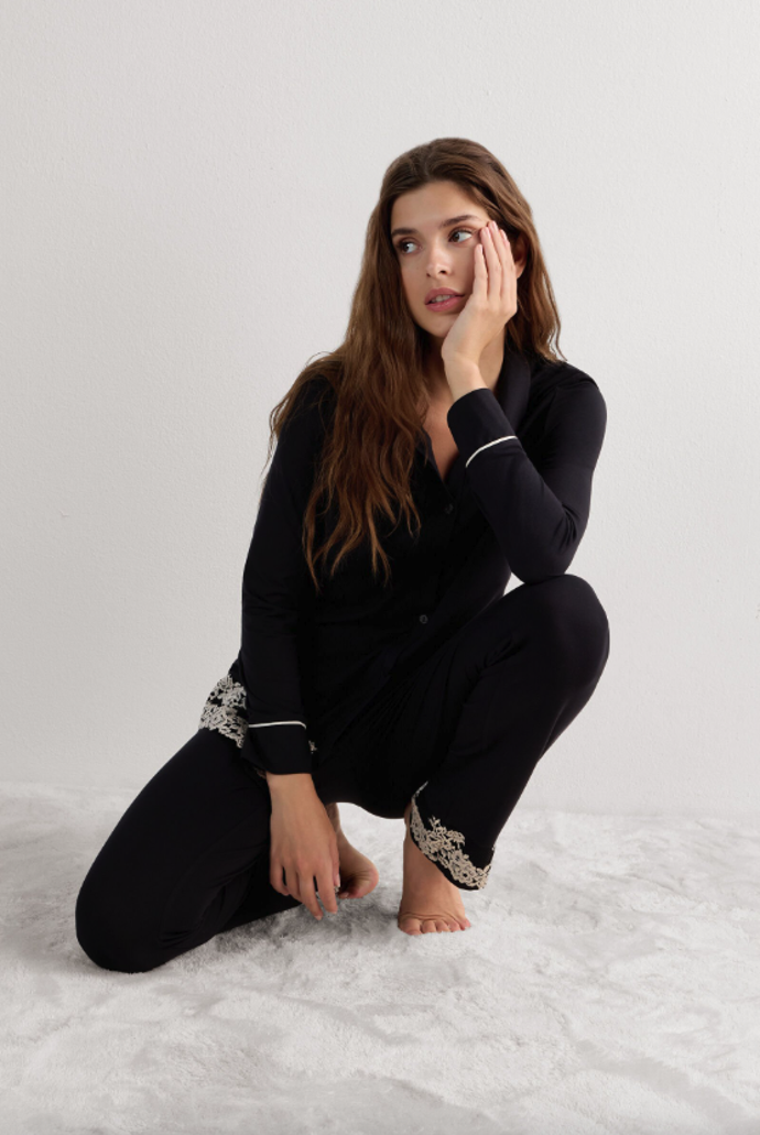 Modalový kabátek, 1 149 Kč, modalové kahoty, 849 Kč, Intimissimi

Set seženete během Dní Marianne se slevou 20 %
