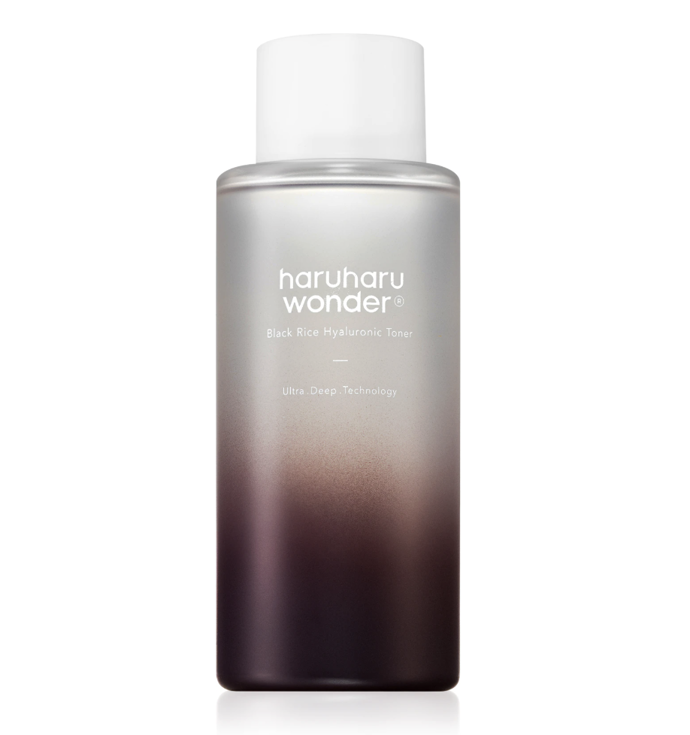 Tonikum pro regeneraci pleti Black Rice Hyaluronic Essence, Haruharu Wonder, 409 Kč (150 ml), prodává Notino
Tonikum pro regeneraci pleti Black Rice Hyaluronic Essence, Haruharu Wonder, 409 Kč (150 ml), prodává Notino
