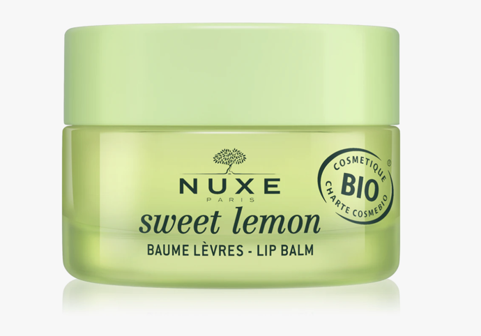 Balzám na rty Nuxe Sweet Lemon je ideálním společníkem pro každodenní péči o vaše rty. Jeho bohaté složení s obsahem CBD poskytuje okamžitou hydrataci, zklidnění a ochranu před vysoušením. 260 Kč
