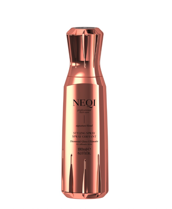 Stylingový sprej pro lesk, péči a ochranu před krepatěním Diamong Glass Ultimate, Neqi, 314 Kč (180 ml), prodává Pulse of Beauty
Stylingový sprej pro lesk, péči a ochranu před krepatěním Diamong Glass Ultimate, Neqi, 314 Kč (180 ml), prodává Pulse of Beauty