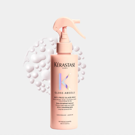 Multifunkční uhlazující sprej Anti-Frizz Glaze Milk, Kérastase, 1320 Kč (190 ml), prodává Sephora
Multifunkční uhlazující sprej Anti-Frizz Glaze Milk, Kérastase, 1320 Kč (190 ml), prodává Sephora