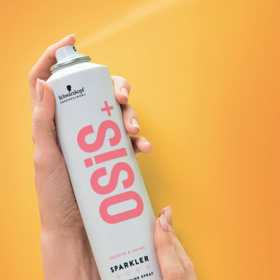 Sprej pro lesk vlasů Schwarzkopf Professional Osis+ Sparkler, 279 Kč (300 ml), prodává Notino
Sprej pro lesk vlasů Schwarzkopf Professional Osis+ Sparkler, 279 Kč (300 ml), prodává Notino