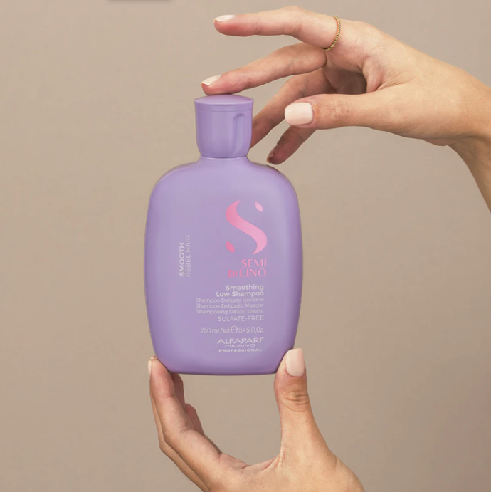 Uhlazující šampon pro nepoddajné a krepaté vlasy Alfaparf Milano Semi di Lino Smooth, 283 Kč (250 ml), prodává Notino
Uhlazující šampon pro nepoddajné a krepaté vlasy Alfaparf Milano Semi di Lino Smooth, 283 Kč (250 ml), prodává Notino