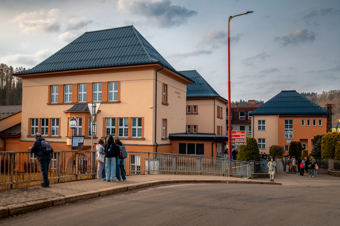 Škola, kde se nešplhá jen po známkách, ale i po stěně. Učení tu baví a dává smysl
Škola, kde se nešplhá jen po známkách, ale i po stěně. Učení tu baví a dává smysl