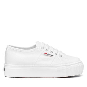 V jednoduchosti je síla. Důkazem jsou tenisky na platformě od značky Superga.
V jednoduchosti je síla. Důkazem jsou tenisky na platformě od značky Superga.