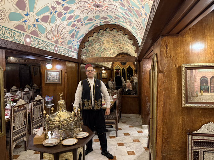 Khan El Khalili Restaurant & Naguib Mahfouz Café je známá restaurace a kavárna přímo v historickém bazaru Khan el-Khalili v Káhiře, které funguje od roku 1989. Je to místo, kam se chodí nejen na jídlo, ale hlavně kvůli atmosféře.
Khan El Khalili Restaurant & Naguib Mahfouz Café je známá restaurace a kavárna přímo v historickém bazaru Khan el-Khalili v Káhiře, které funguje od roku 1989. Je to místo, kam se chodí nejen na jídlo, ale hlavně kvůli atmosféře.