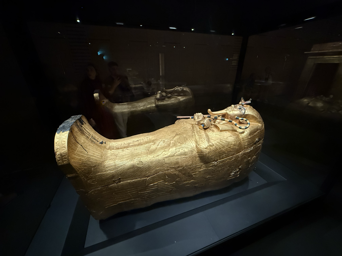 3 sarkofágy Tutanchamona, které do sebe zapadají jako skládačka, ukazují fascinující víru Egypťanů v posmrtný život. Každý detail je symbolem moci, ochrany a cesty do věčnosti.
3 sarkofágy Tutanchamona, které do sebe zapadají jako skládačka, ukazují fascinující víru Egypťanů v posmrtný život. Každý detail je symbolem moci, ochrany a cesty do věčnosti.