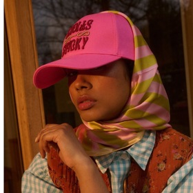 Šátek, The Sticky Sis Club, 670 Kč
