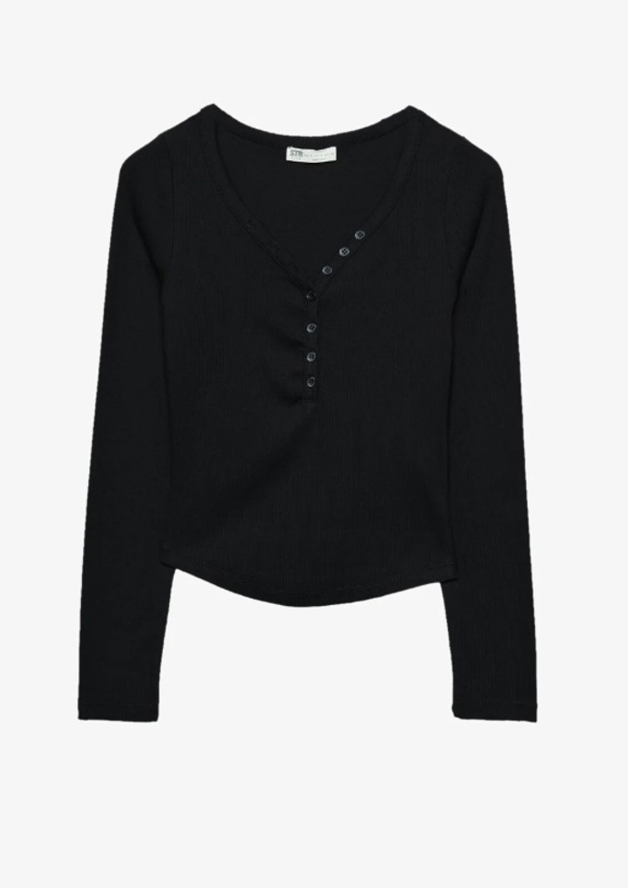 Top s knoflíky, Stradivarius, 399 Kč
