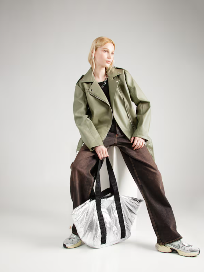 Přechodová khaki bunda, Topshop, 1399 Kč, prodává AboutYou

