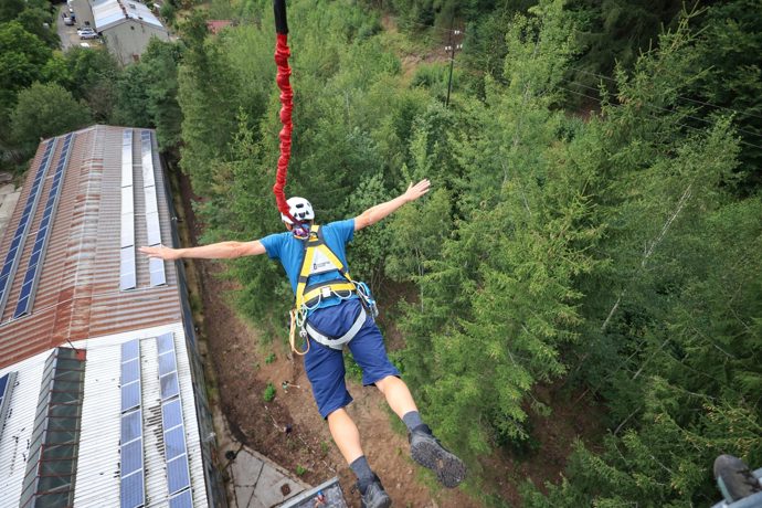 Tyto seskoky potěší hlavně nadšence adrenalinových sportů.
