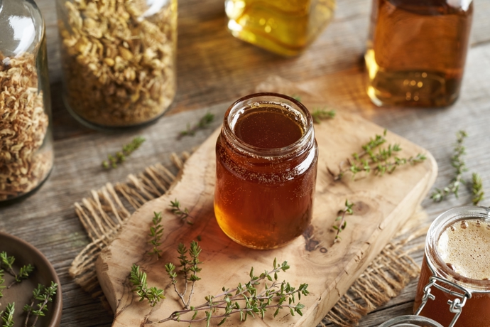 Tymián je skvělý do kuchyně i jako léčivý sirup.
Tymián je skvělý do kuchyně i jako léčivý sirup.