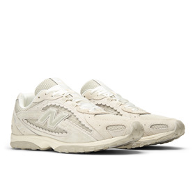New Balance, 3299 Kč
