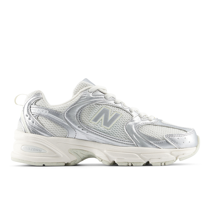 New Balance, 2999 Kč, urbanlux.cz
