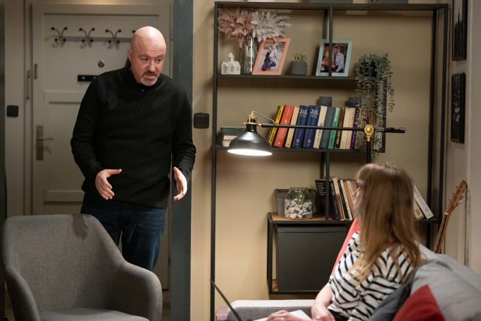 Nekonečný seriál Ulice sleduje dramatické osudy několika rodin žijících v sousedství
Nekonečný seriál Ulice sleduje dramatické osudy několika rodin žijících v sousedství