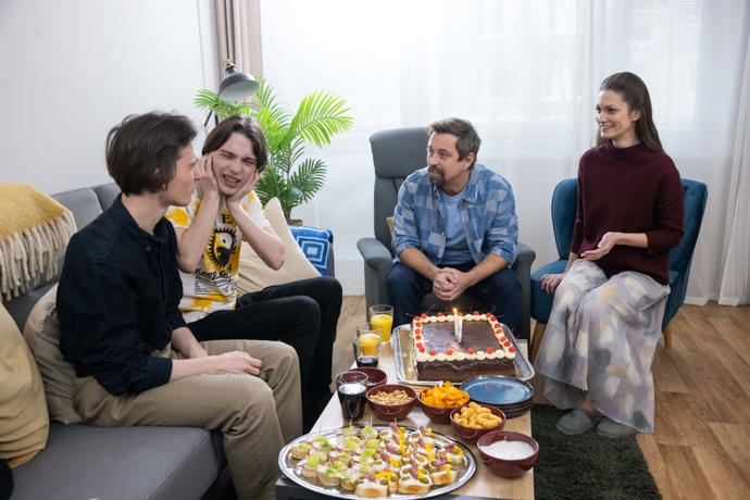 Nekonečný seriál Ulice sleduje dramatické osudy několika rodin žijících v sousedství
Nekonečný seriál Ulice sleduje dramatické osudy několika rodin žijících v sousedství