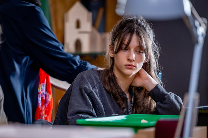 Nekonečný seriál Ulice sleduje dramatické příběhy několika spřátelených rodin žijících v sousedství
Nekonečný seriál Ulice sleduje dramatické příběhy několika spřátelených rodin žijících v sousedství