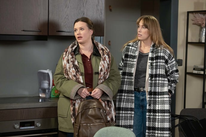 Nekonečný seriál Ulice sleduje dramatické příběhy několika spřátelených rodin žijících v sousedství
Nekonečný seriál Ulice sleduje dramatické příběhy několika spřátelených rodin žijících v sousedství