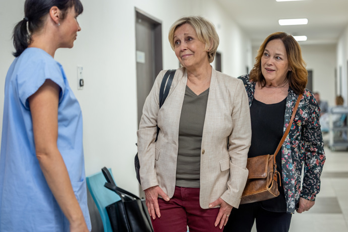 Nekonečný seriál Ulice sleduje dramatické osudy několika spřátelených rodin žijících v sousedství
Nekonečný seriál Ulice sleduje dramatické osudy několika spřátelených rodin žijících v sousedství