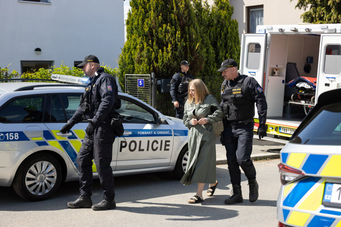 Nekonečný seriál Ulice sleduje dramatické osudy několika spřátelených rodin žijících v sousedství
